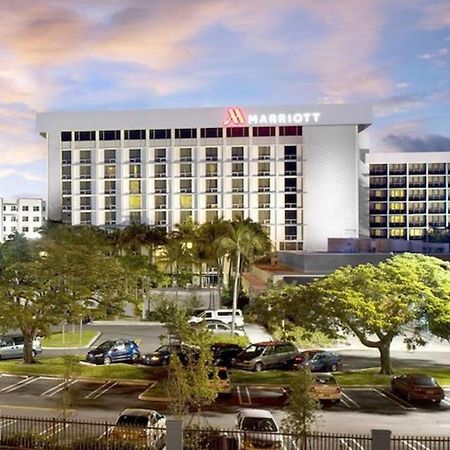 Courtyard By Marriott Miami Airport Exterior foto