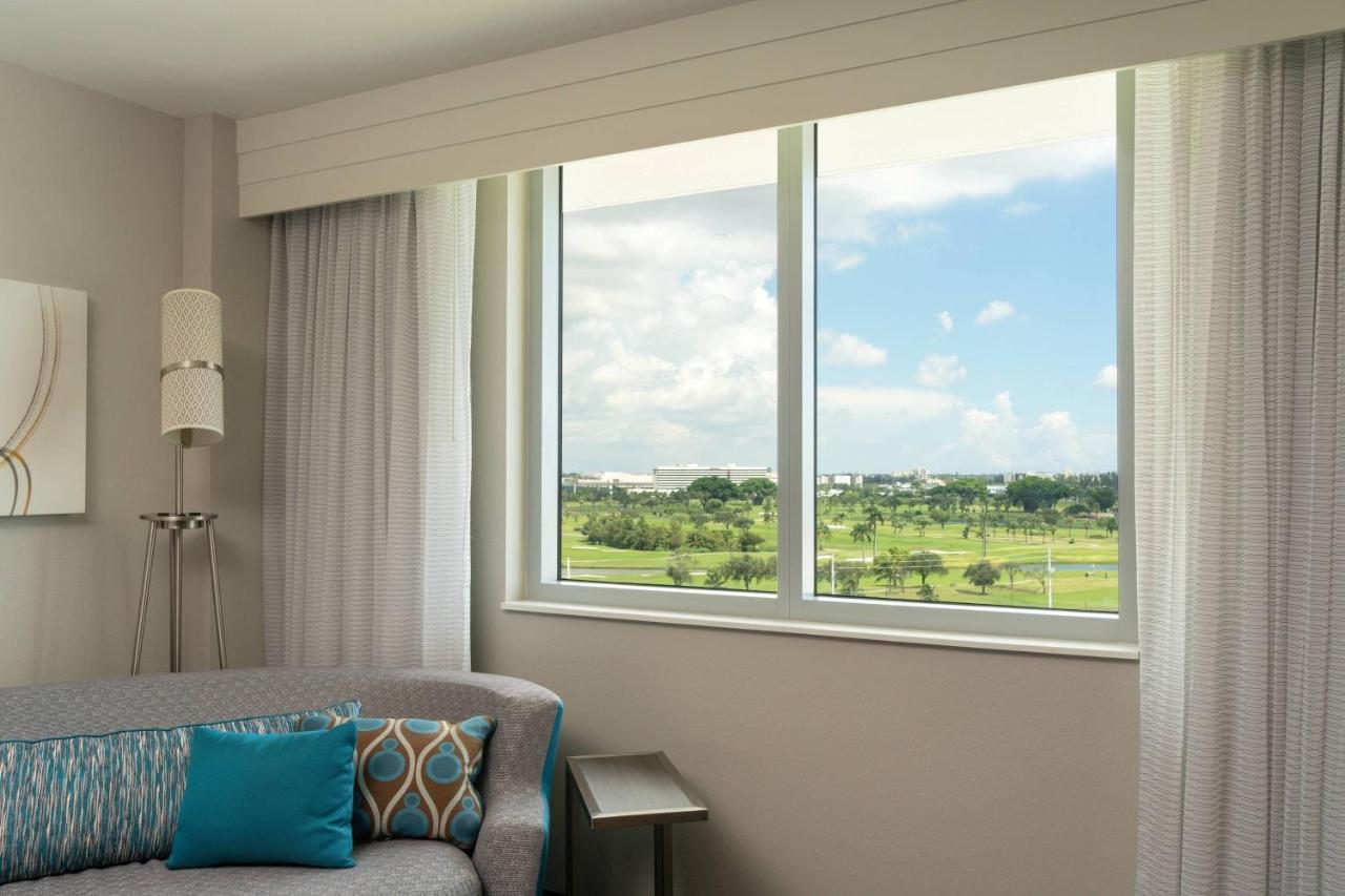 Courtyard By Marriott Miami Airport Exterior foto