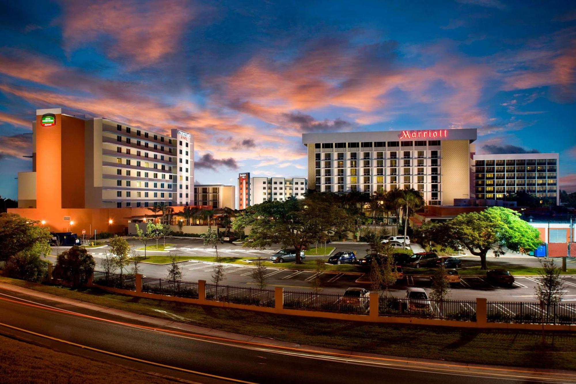 Courtyard By Marriott Miami Airport Exterior foto