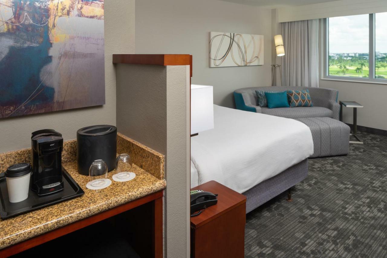 Courtyard By Marriott Miami Airport Exterior foto
