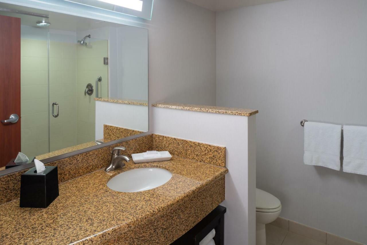Courtyard By Marriott Miami Airport Exterior foto