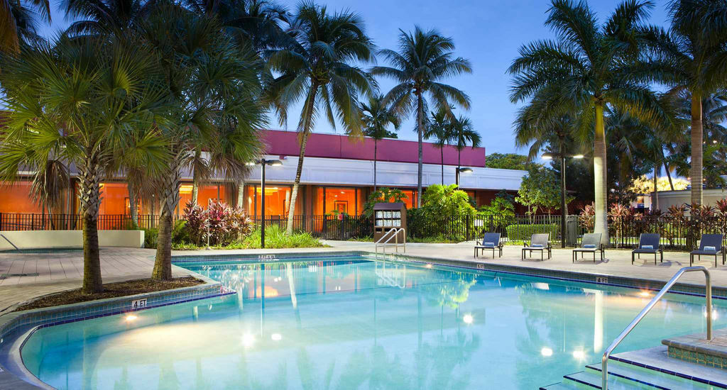 Courtyard By Marriott Miami Airport Exterior foto